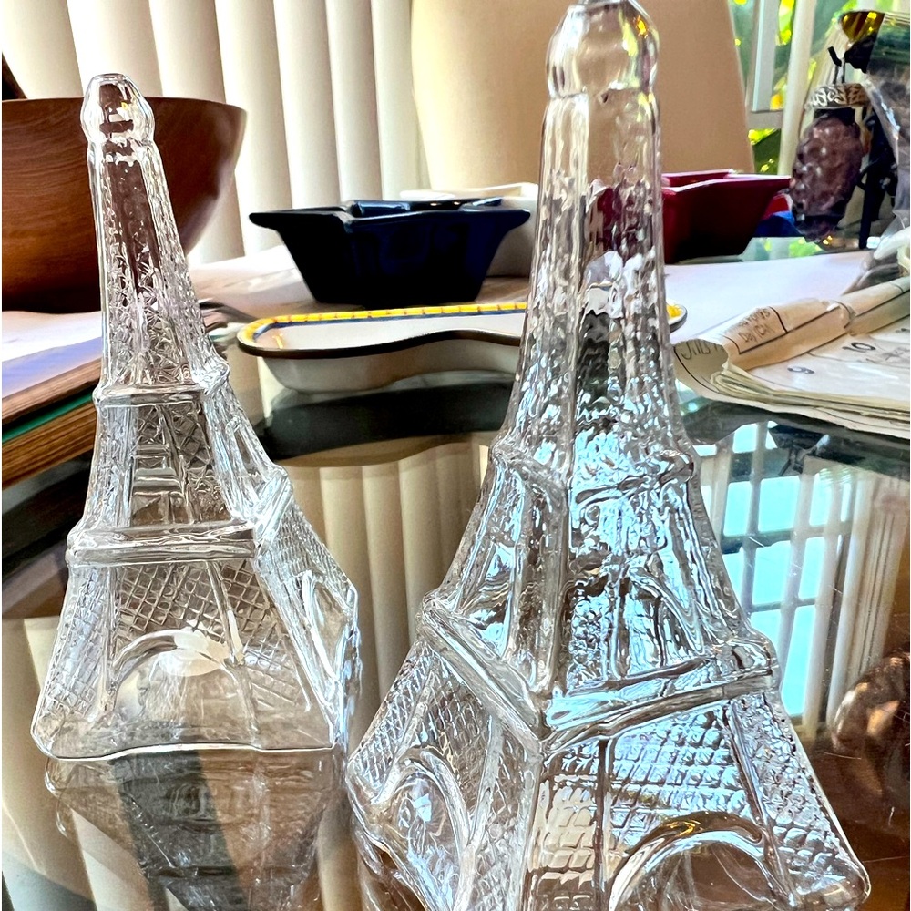 Thin glass Eiffel Tower . With a Cork in  bottom . Clear and cute .